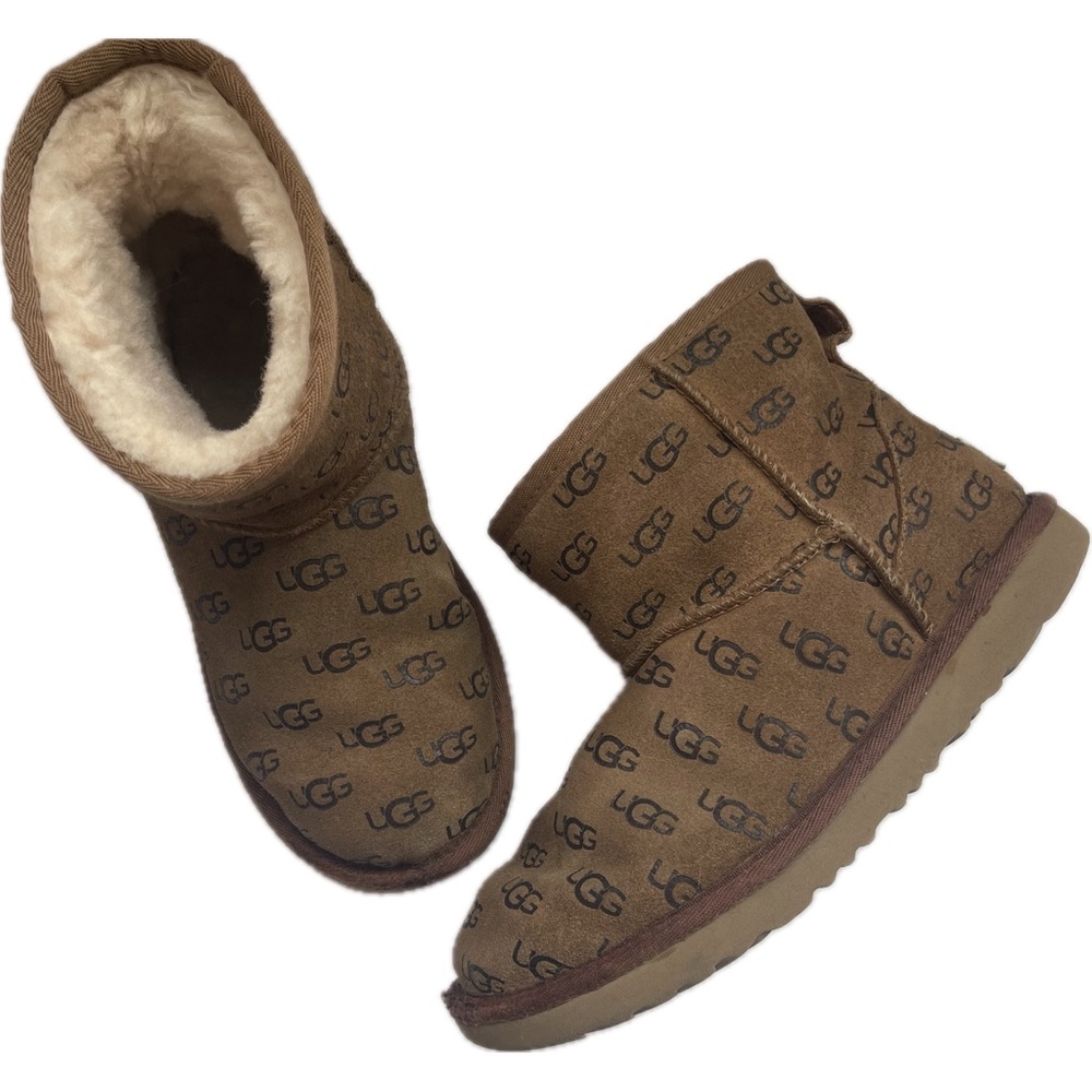 Ugg Classic Mini Embossed Logo Size 5